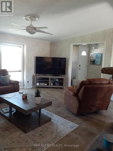 7 Forest Trail, Haldimand (Nanticoke), ON - Indoor Photo Showing Living Room