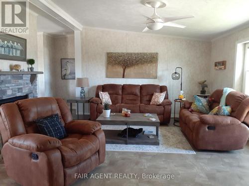 7 Forest Trail, Haldimand (Nanticoke), ON - Indoor Photo Showing Living Room