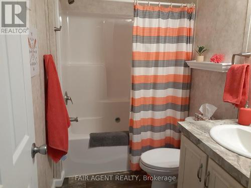 7 Forest Trail, Haldimand (Nanticoke), ON - Indoor Photo Showing Bathroom