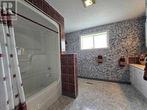 6175 Beaver Forest Road, Prince George, BC - Indoor Photo Showing Kitchen With Double Sink