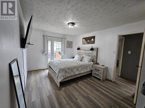 135 Spieker Avenue, Tumbler Ridge, BC - Indoor Photo Showing Bedroom