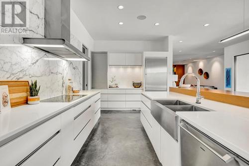 4380 Wallace Hill Road, Kelowna, BC - Indoor Photo Showing Kitchen With Double Sink With Upgraded Kitchen