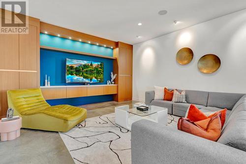 4380 Wallace Hill Road, Kelowna, BC - Indoor Photo Showing Living Room