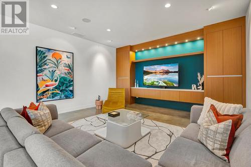 4380 Wallace Hill Road, Kelowna, BC - Indoor Photo Showing Living Room