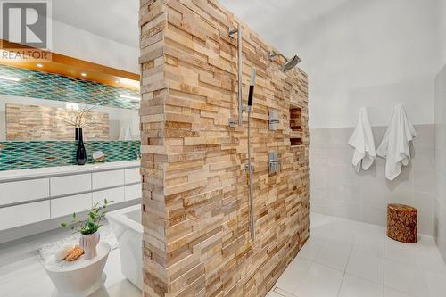 4380 Wallace Hill Road, Kelowna, BC - Indoor Photo Showing Bathroom