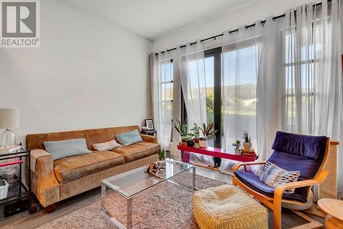 4380 Wallace Hill Road, Kelowna, BC - Indoor Photo Showing Living Room