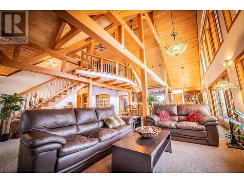 7924 Balfour Wharf  Road, Nelson, BC - Indoor Photo Showing Living Room