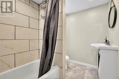 467 Mckay, Windsor, ON - Indoor Photo Showing Bathroom
