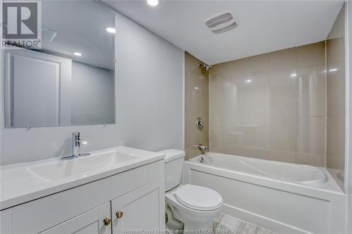 3982 Mount Royal Drive, Windsor, ON - Indoor Photo Showing Bathroom