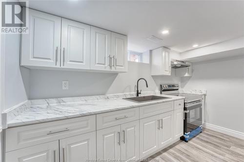 3982 Mount Royal Drive, Windsor, ON - Indoor Photo Showing Kitchen