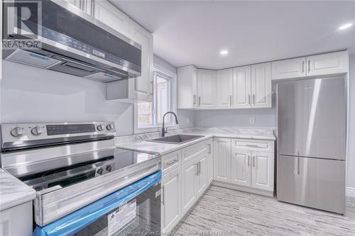 3982 Mount Royal Drive, Windsor, ON - Indoor Photo Showing Kitchen With Stainless Steel Kitchen