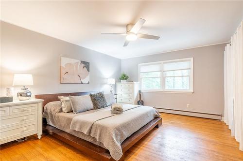 702 King Road, Burlington, ON - Indoor Photo Showing Bedroom