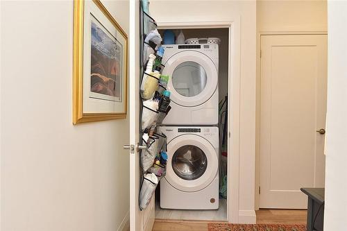 500 Brock Avenue|Unit #1807, Burlington, ON - Indoor Photo Showing Laundry Room
