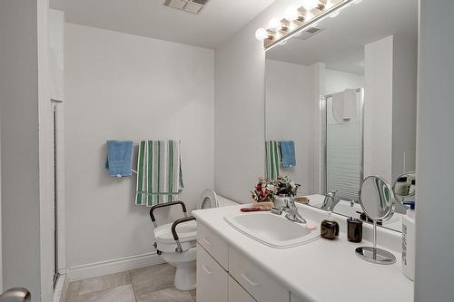 415 Locust Street|Unit #1001, Burlington, ON - Indoor Photo Showing Bathroom