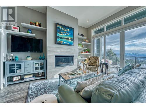 3579 Ranch Road, West Kelowna, BC - Indoor Photo Showing Living Room With Fireplace