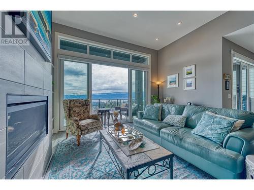 3579 Ranch Road, West Kelowna, BC - Indoor Photo Showing Living Room With Fireplace