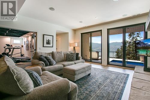 1515 Pinot Noir Drive, West Kelowna, BC - Indoor Photo Showing Living Room