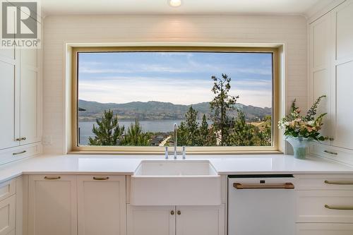 1515 Pinot Noir Drive, West Kelowna, BC - Indoor Photo Showing Kitchen