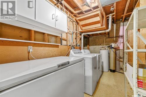 1244 Grace Street, Moose Jaw, SK - Indoor Photo Showing Laundry Room