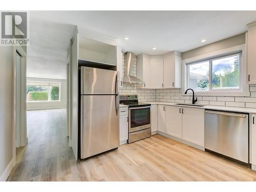 4333 Lakeshore Road, Kelowna, BC - Indoor Photo Showing Kitchen With Upgraded Kitchen