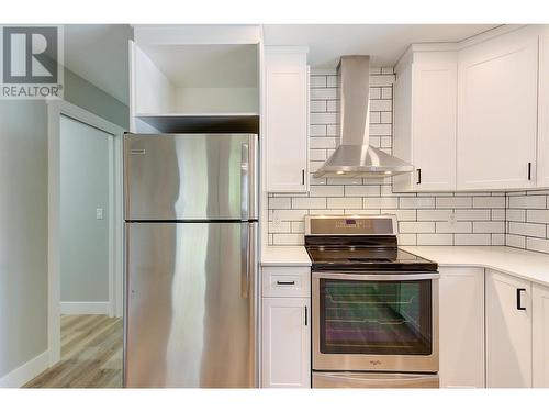 4333 Lakeshore Road, Kelowna, BC - Indoor Photo Showing Kitchen