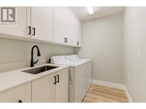 4333 Lakeshore Road, Kelowna, BC - Indoor Photo Showing Laundry Room