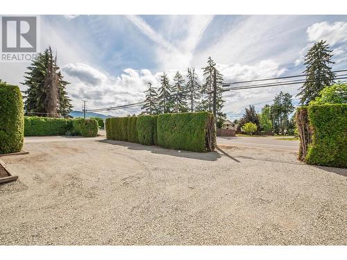 4333 Lakeshore Road, Kelowna, BC - Outdoor