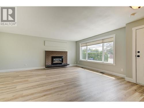 4333 Lakeshore Road, Kelowna, BC - Indoor Photo Showing Living Room With Fireplace