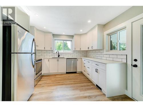 4333 Lakeshore Road, Kelowna, BC - Indoor Photo Showing Kitchen With Upgraded Kitchen