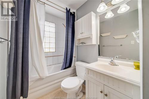1704 Glendale Avenue, Windsor, ON - Indoor Photo Showing Bathroom