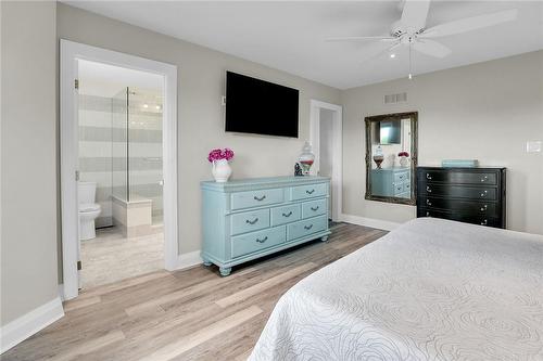 39 Sumner Crescent, Grimsby, ON - Indoor Photo Showing Bedroom