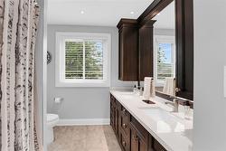 All sharing 5-piece bathroom with double sinks - 