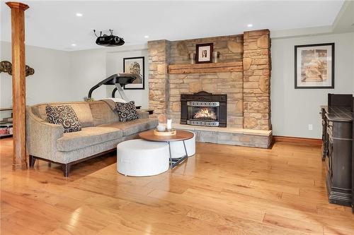 39 Sumner Crescent, Grimsby, ON - Indoor Photo Showing Living Room With Fireplace