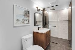 Newly renovated 3-piece bathroom - 