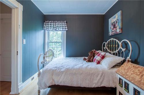 2589 East Quarter Line Road, Norfolk County, ON - Indoor Photo Showing Bedroom