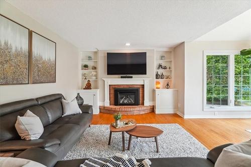 4199 Spruce Avenue, Burlington, ON - Indoor Photo Showing Living Room With Fireplace