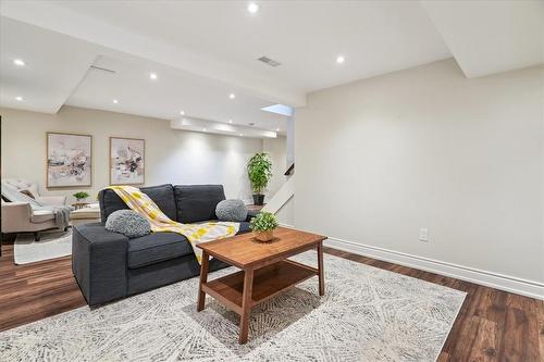4199 Spruce Avenue, Burlington, ON - Indoor Photo Showing Living Room