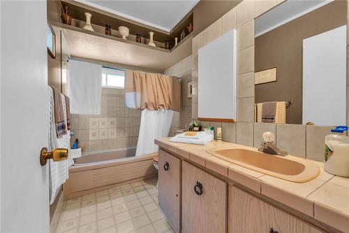 243 Forfar Street W, Caledonia, ON - Indoor Photo Showing Bathroom