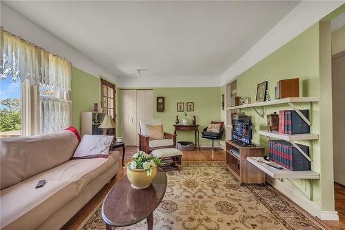 243 Forfar Street W, Caledonia, ON - Indoor Photo Showing Living Room
