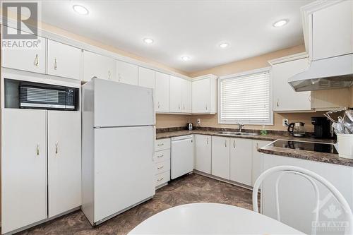 1585 Montcerf Court, Ottawa, ON - Indoor Photo Showing Kitchen With Double Sink