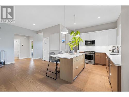 1341 Rocky Point Drive, Kelowna, BC - Indoor Photo Showing Kitchen