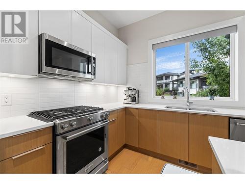 1341 Rocky Point Drive, Kelowna, BC - Indoor Photo Showing Kitchen With Double Sink With Upgraded Kitchen