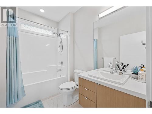 1341 Rocky Point Drive, Kelowna, BC - Indoor Photo Showing Bathroom