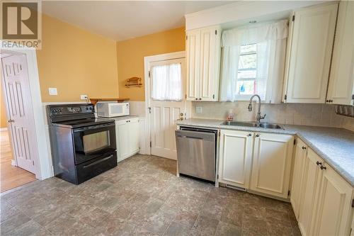 27 Elm Street, Cornwall, ON - Indoor Photo Showing Kitchen With Double Sink