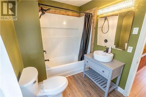 27 Elm Street, Cornwall, ON - Indoor Photo Showing Bathroom