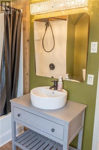 27 Elm Street, Cornwall, ON - Indoor Photo Showing Bathroom