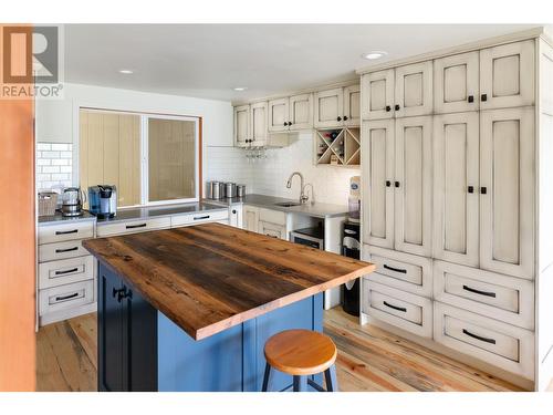 2078 Huckleberry Road, Kelowna, BC - Indoor Photo Showing Kitchen