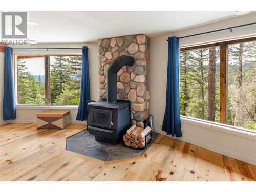 2078 Huckleberry Road, Kelowna, BC - Indoor With Fireplace