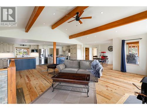 2078 Huckleberry Road, Kelowna, BC - Indoor Photo Showing Living Room