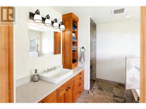 2078 Huckleberry Road, Kelowna, BC - Indoor Photo Showing Bathroom